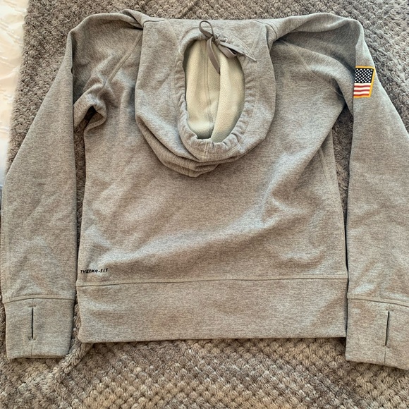 Seahawks special salute to service Nike Therma-Fit sweatshirt. Small. - Picture 4 of 6